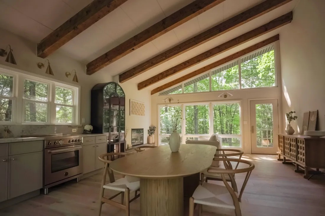 The vaulted kitchen and dining room at Lost Cottage